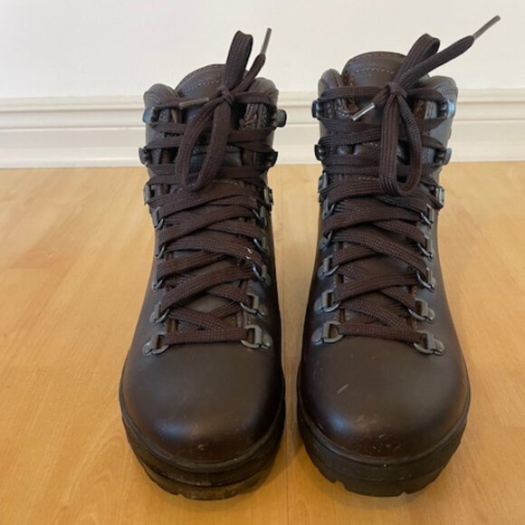 Ladies size 7 wide LL Bean Cresta Hiking Boots. - Picture 3 of 8